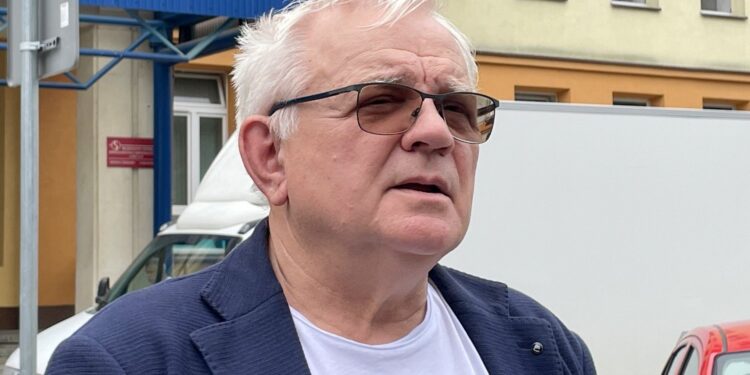 Na zdjęciu: Adam Karolik - pełniący obowiązki dyrektora naczelnego ZOZ w Ostrowcu Św. / Emilia Sitarska / Radio Kielce