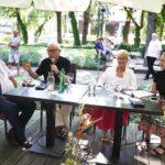 07.07.2021. Busko-Zdrój. Kawiarenka Festiwalowa. Na zdjęciu (od lewej): Artur Jaroń -  dyrektor festiwalu, Henryk Kuźniak - kompozytor, Krystyna Kuźniak - żona kompozytora, Aleksandra Gronek Piotrowska - TVP3 Kielce / Jarosław Kubalski / Radio Kielce