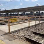 21.07.2021. Skarżysko-Kamienna. Demontaż kładki nad torami kolejowymi / Anna Głąb / Radio Kielce