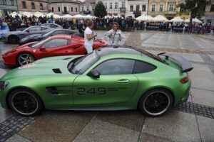 03.07.2021. Kielce. 17. Gran Turismo Polonia. Superauta na kieleckim rynku / Jarosław Kubalski / Radio Kielce