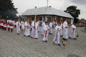 17.07.2021. Daleszyce. Uroczystość koronacji obrazu Matki Bożej Daleszyckiej / Jarosław Kubalski / Radio Kielce