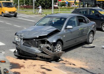 04.07.2021. Kielce. Wypadek na skrzyżowaniu ulic Sandomierskiej, alei IX wieków Kielc i Alei Solidarności / Piotr Kwaśniewski / Radio Kielce