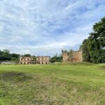 01.07.2021. Włostów. Ruiny budynku zboru ariańskiego / Emilia Sitarska / Radio Kielce