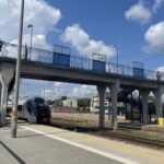 21.07.2021. Skarżysko-Kamienna. Demontaż kładki nad torami kolejowymi / Anna Głąb / Radio Kielce