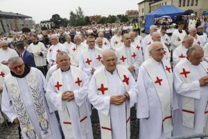 17.07.2021. Daleszyce. Uroczystość koronacji obrazu Matki Bożej Daleszyckiej / Jarosław Kubalski / Radio Kielce