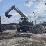 21.07.2021. Skarżysko-Kamienna. Demontaż kładki nad torami kolejowymi / Anna Głąb / Radio Kielce