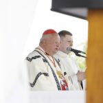 17.07.2021. Daleszyce. Uroczystość koronacji obrazu Matki Bożej Daleszyckiej. Na zdjęciu: kardynał Stanisław Dziwisz / Jarosław Kubalski / Radio Kielce