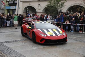 03.07.2021. Kielce. 17. Gran Turismo Polonia. Superauta na kieleckim rynku / Jarosław Kubalski / Radio Kielce