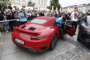 03.07.2021. Kielce. 17. Gran Turismo Polonia. Superauta na kieleckim rynku / Jarosław Kubalski / Radio Kielce