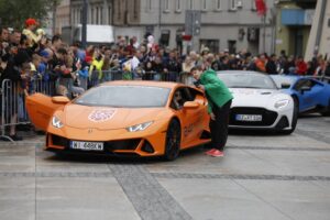 03.07.2021. Kielce. 17. Gran Turismo Polonia. Superauta na kieleckim rynku / Jarosław Kubalski / Radio Kielce