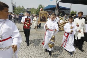 17.07.2021. Daleszyce. Uroczystość koronacji obrazu Matki Bożej Daleszyckiej / Jarosław Kubalski / Radio Kielce