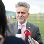 24.07.2021. Mójcza. Otwarcie boiska do piłki nożnej. Na zdjęciu: Krzysztof Słoń - senator PiS / Wiktor Taszłow / Radio Kielce