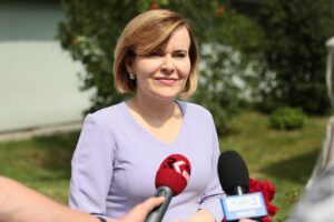 25.07.2021. Ciekoty. Konkurs „Bezpieczne Gospodarstwo Rolne”. Na zdjęciu: Anna Krupka - wiceminister dziedzictwa narodowego, kultury i sportu / Wiktor Taszłow / Radio Kielce