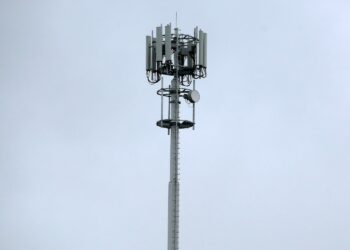 nadajnik telefonii komórkowej. GSM, maszt telefonii komórkowej / Robert Felczak / Radio Kielce