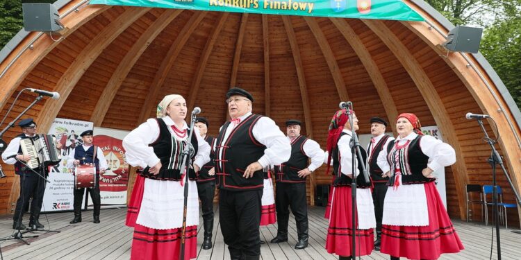 25.07.2021. Busko-Zdrój. Drugi dzień przesłuchań uczestników finałowego konkursu 45. Buskich Spotkań z Folklorem / Wiktor Taszłow / Radio Kielce