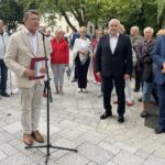 04.07.2021. Busko-Zdrój. 27 Międzynarodowy Festiwal Muzyczny im. Krystyny Jamroz. Odsłonięcie słoneczka przez Tomasza Strahla / Dorota Klusek / Radio Kielce