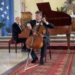 04.07.2021. Złota. Koncert w ramach Międzynarodowego Festiwalu Muzycznego im. Krystyny Jamroz. Na zdjęciu (od lewej): Artur Jaroń - dyrektor Międzynarodowego Festiwalu Muzycznego im. Krystyny Jamroz i Tomasz Strahl / Dorota Klusek / Radio Kielce