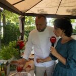 02.07.2021. Letnia kuchnia Radia Kielce. Piątkowa rybka. Na zdjęciu (od lewej): Tomasz Zapała - Polska Inicjatywa Kulinarna oraz Zespół Szkół Przemysłu Spożywczego i Magdalena Sitek - Radio Kielce / Aleksandra Bracha / Radio Kielce