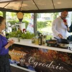 02.07.2021. Letnia kuchnia Radia Kielce. Piątkowa rybka. Na zdjęciu (po prawej): Tomasz Zapała - Polska Inicjatywa Kulinarna oraz Zespół Szkół Przemysłu Spożywczego i Magdalena Sitek - Radio Kielce / Aleksandra Bracha / Radio Kielce