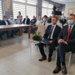 01.07..2021. Tuczępy. Zaprzysiężenie Jacka Wilka. W pierwszym rzędzie (od lewej): Jacek Wilk - wójt Tuczęp, Michał Cieślak - minister / Marta Gajda / Radio Kielce