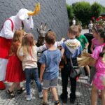 04.07.2021. Pacanów. Odsłonięcie ławeczki Koziołka Motołka w Pacanowie / Marta Gajda / Radio Kielce