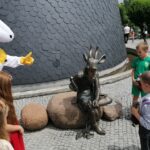 04.07.2021. Pacanów. Odsłonięcie ławeczki Koziołka Motołka w Pacanowie / Marta Gajda / Radio Kielce