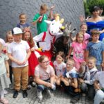 04.07.2021. Pacanów. Odsłonięcie ławeczki Koziołka Motołka w Pacanowie / Marta Gajda / Radio Kielce