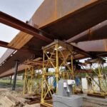 14.07.2021. Busko-Zdrój. Budowa kładki pieszo-rowerowej nad ulicą Starkiewicza oraz przebudowa ulicy Rokosza / Marta Gajda / Radio Kielce