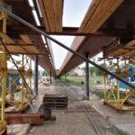 14.07.2021. Busko-Zdrój. Budowa kładki pieszo-rowerowej nad ulicą Starkiewicza oraz przebudowa ulicy Rokosza / Marta Gajda / Radio Kielce