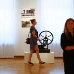 29.07.2021. Kielce. Muzeum Historii Kielc. Wystawa "Dzieło potężne w dolinach Bobrzy, Czarnej i Kamiennej. Zabytki Staropolskiego Okręgu Przemysłowego na fotografii dawnej i współczesnej" / Wiktor Taszłow / Radio Kielce