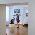 29.07.2021. Kielce. Muzeum Historii Kielc. Wystawa "Dzieło potężne w dolinach Bobrzy, Czarnej i Kamiennej. Zabytki Staropolskiego Okręgu Przemysłowego na fotografii dawnej i współczesnej" / Wiktor Taszłow / Radio Kielce