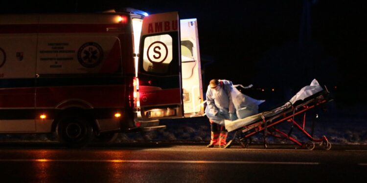 karetka, ambulans, pogotowie ratunkowe, wypadek / Robert Felczak / Radio Kielce