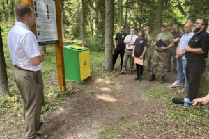 17.07.2021. Lipie. Przekazanie nieśmiertelnika Jana Święcickiego rodzinie / Anna Głąb / Radio Kielce