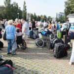 31.07.2021. Kielce. Wyjazd podopiecznych Świętokrzyskiego Stowarzyszenia "Niepełnosprawni Plus"  na obóz rehabilitacyjny do Sarbinowa nad Bałtyk / Wiktor Taszłow / Radio Kielce