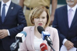 19.07.2021. Kielce. Przekazanie promes dla strażaków ochotników z województwa świętokrzyskiego. Na zdjęciu: Anna Krupka - wiceminister kultury, dziedzictwa narodowego i sportu / Jarosław Kubalski / Radio Kielce