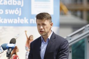 19.07.2021. Kielce. Przekazanie promes dla strażaków ochotników z województwa świętokrzyskiego. Na zdjęciu: Bartłomiej Dorywalski - poseł PiS / Jarosław Kubalski / Radio Kielce