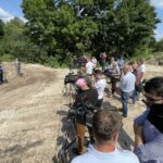 19.07.2021. Porzecze, gm. Miedziana Góra. Wizyta premiera Mateusza Morawieckiego. Na zdjęciu Damian Sławski - wójt gminy Miedziana Góra (pierwszy z lewej) i Mateusz Morawiecki - premier (drugi z lewej) / Jarosław Kubalski / Radio Kielce