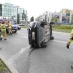 22.07.2021. Kielce. Dachowanie na rondzie u zbiegu ulic IX Wieków, Okrzei i Paderewskiego / Jarosław Kubalski / Radio Kielce