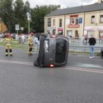 22.07.2021. Kielce. Dachowanie na rondzie u zbiegu ulic IX Wieków, Okrzei i Paderewskiego / Jarosław Kubalski / Radio Kielce