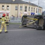 22.07.2021. Kielce. Dachowanie na rondzie u zbiegu ulic IX Wieków, Okrzei i Paderewskiego / Jarosław Kubalski / Radio Kielce