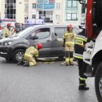 22.07.2021. Kielce. Dachowanie na rondzie u zbiegu ulic IX Wieków, Okrzei i Paderewskiego / Jarosław Kubalski / Radio Kielce