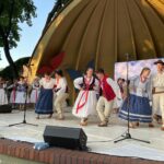 10.07.2021. Kielce. Dzień Tradycji Polskiego Folkloru. Kielecka publiczność bawi Regionalny Zespół Magurzanie / Michał Kita / Radio Kielce