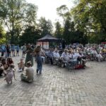 10.07.2021. Kielce. Dzień Tradycji Polskiego Folkloru. Kielecka publiczność bawi Regionalny Zespół Magurzanie / Michał Kita / Radio Kielce