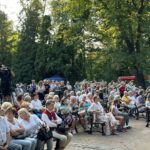 10.07.2021. Kielce. Dzień Tradycji Polskiego Folkloru. Kielecka publiczność bawi Regionalny Zespół Magurzanie / Michał Kita / Radio Kielce