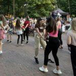 10.07.2021. Kielce. Dzień Tradycji Polskiego Folkloru. Kielecka publiczność bawi Regionalny Zespół Magurzanie / Michał Kita / Radio Kielce