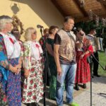 17.07.2021. Jeżynów. Piknik podczas którego politycy i sympatycy PiS promowali nowy program społeczno-gospodarczy rządu. Na zdjęciu (przemawia): Mirosław Gębski - starosta kielecki / Michał Kita / Radio Kielce