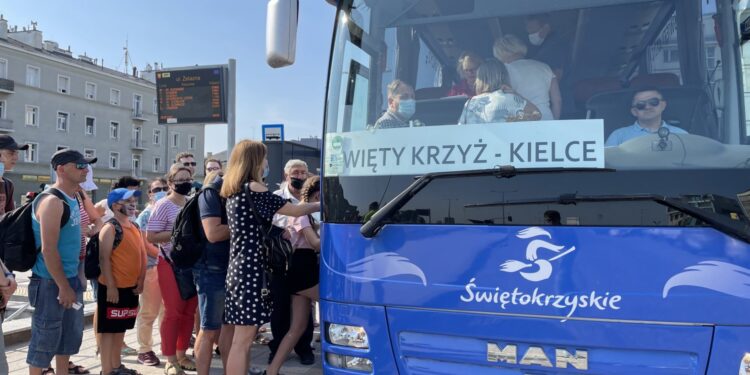 25.07.2021. Kielce. Autobus linii Kielce - Święty Krzyż. / Michał Kita / Radio Kielce