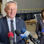 26.07.2021. Kielce. Briefing prasowy. Na zdjęciu wojewoda świętokrzyski Zbigniew Koniusz i Marzena Chodakowska - rzecznik prasowy wojewody świętokrzyskiego / Michał Kita / Radio Kielce