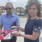 20.07.2021. Sandomierz. Nowe kierunki promocji. Na zdjęciu (od lewej):  Sebastian Słodownik Miejski Ośrodek Sportu i Rekreacji,  Katarzyna Knap-Sawicka - kierownik referatu kultury, promocji, turystyki i sportu w  Urzędzie Miasta / Grażyna Szlęzak-Wójcik / Radio Kielce