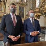 21.07.2021. Sandomierz. Święto policji. Na zdjęciu (od lewej): Marcin Marzec - burmistrz Sandomierza, Marcin Piwnik - starosta sandomierski / Grażyna Szlęzak-Wójcik / Radio Kielce